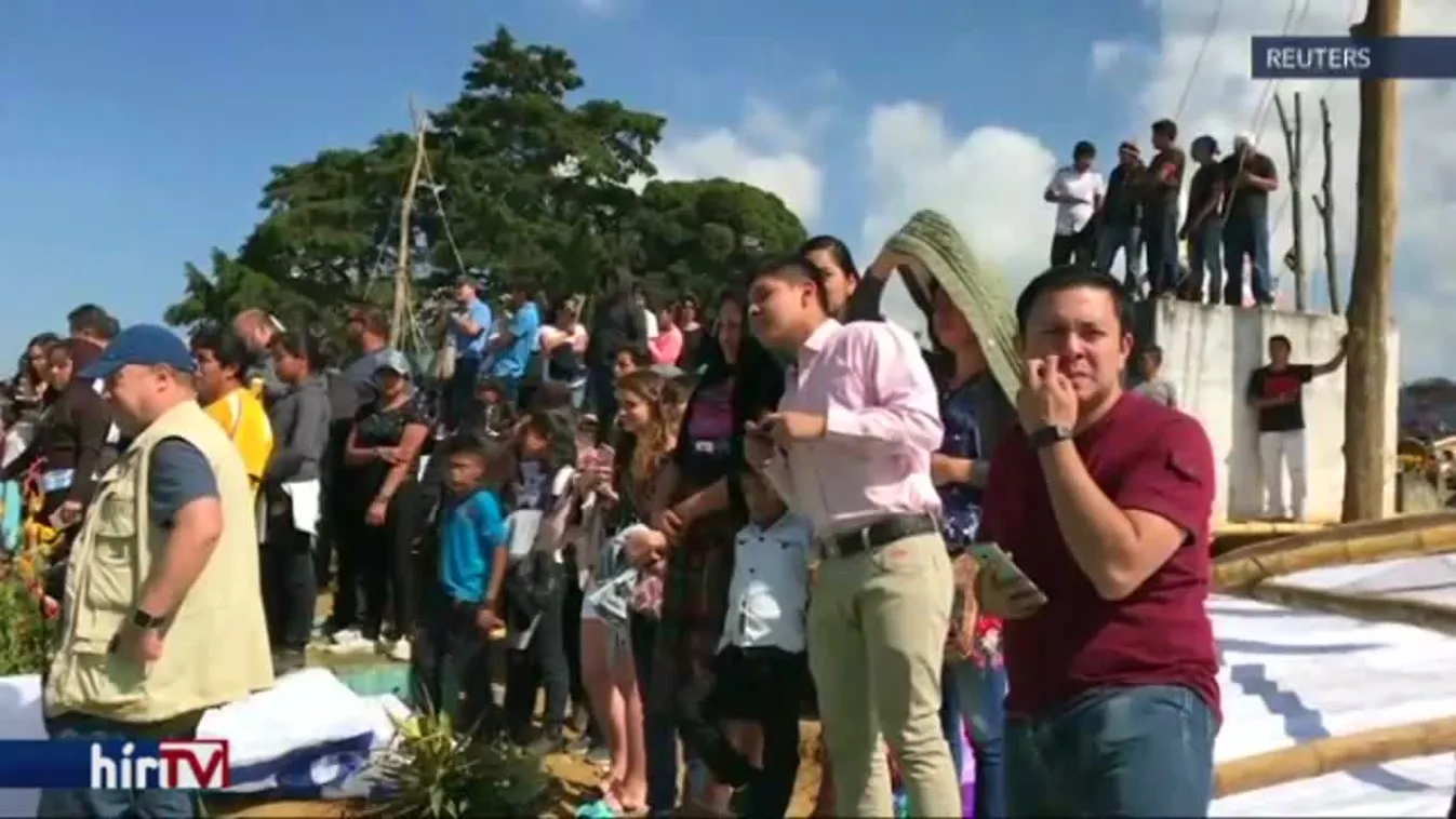 Felvonulással, zenével emlékeztek meg elhunyt szeretteikről