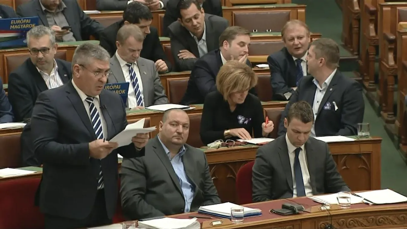 Munka törvénykönyve: a kormány szerint rugalmasabb, az ellenzék szerint embertelen