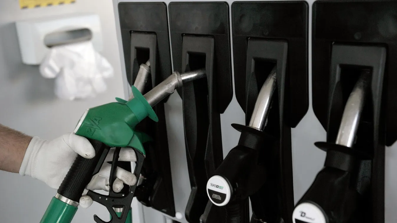 A benzinesek várjanak szerdáig a tankolással