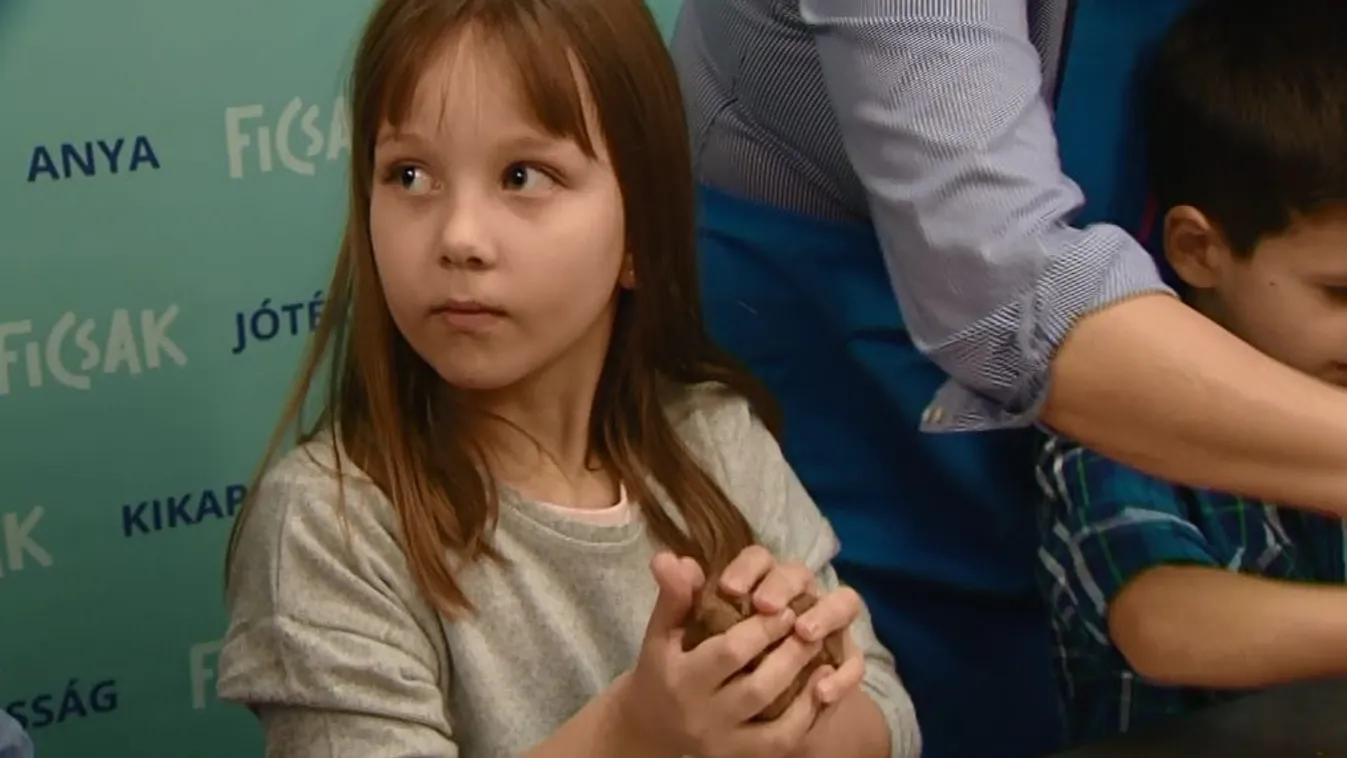 Hátrányos helyzetű gyerekeknek gyűjt a FICSAK