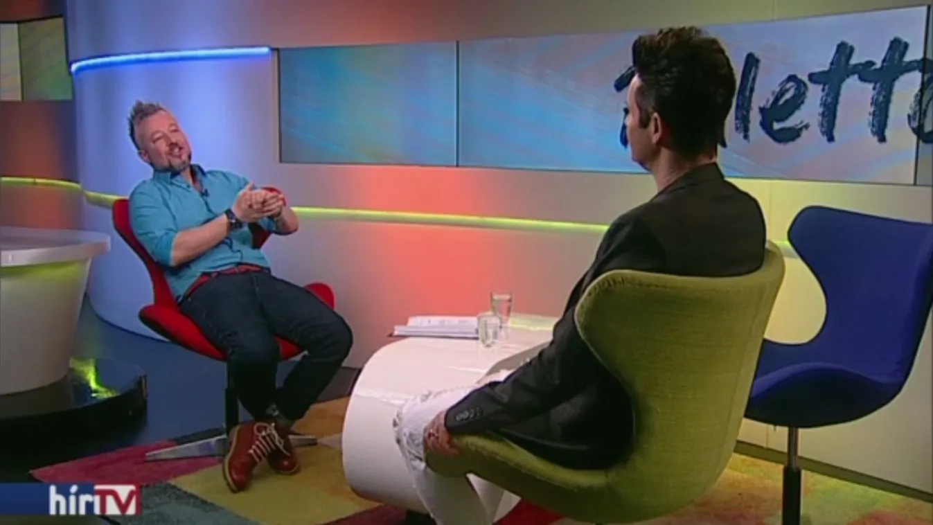 Charme, golf és egy esti dal