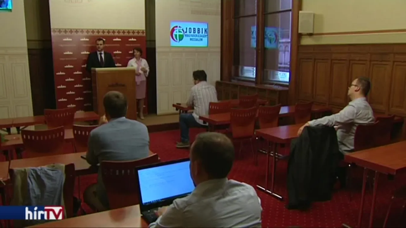 A jobbikos politikus kitért az újságírói kérdések elől