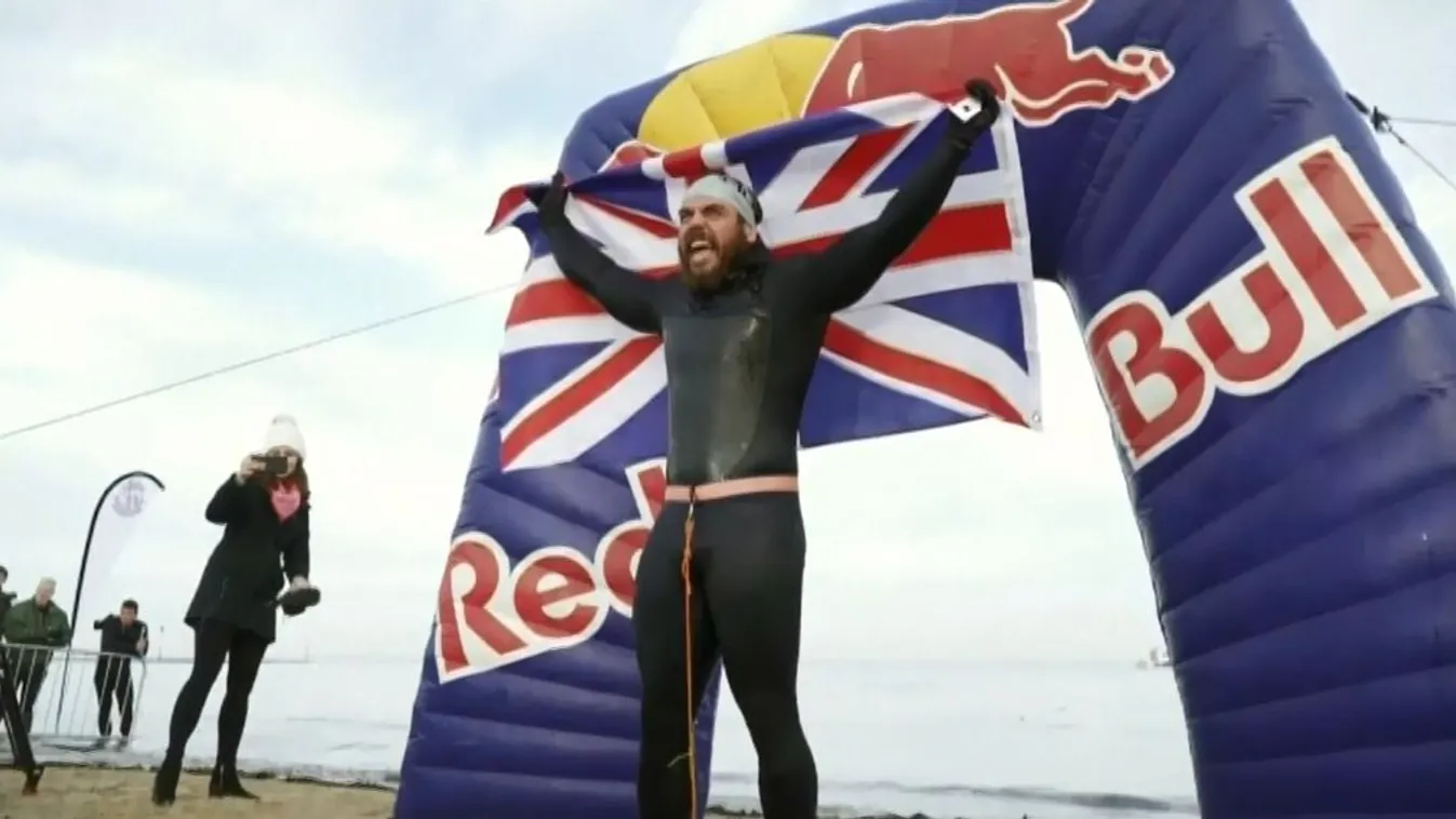 Történelmet írt, a világon elsőként körbeúszta Nagy-Britanniát