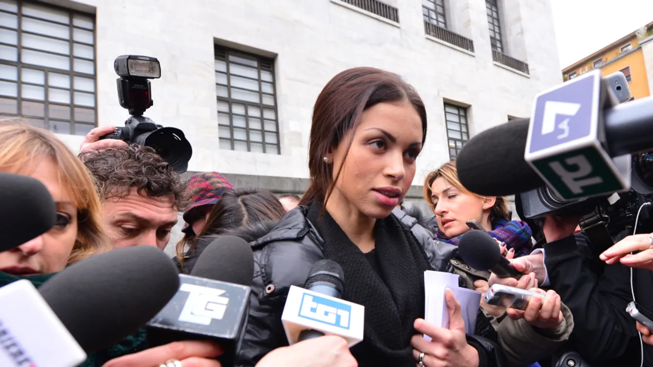 Berlusconi mégis belebukhat a tini-tivornyákba