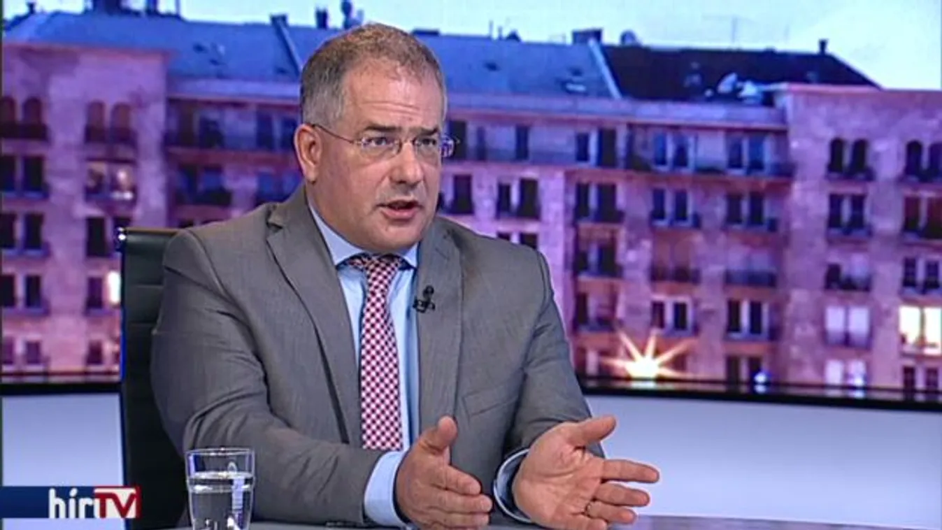 Kósa Lajos nem látja azt az okot, ami indokolná az anonim bankkártyát