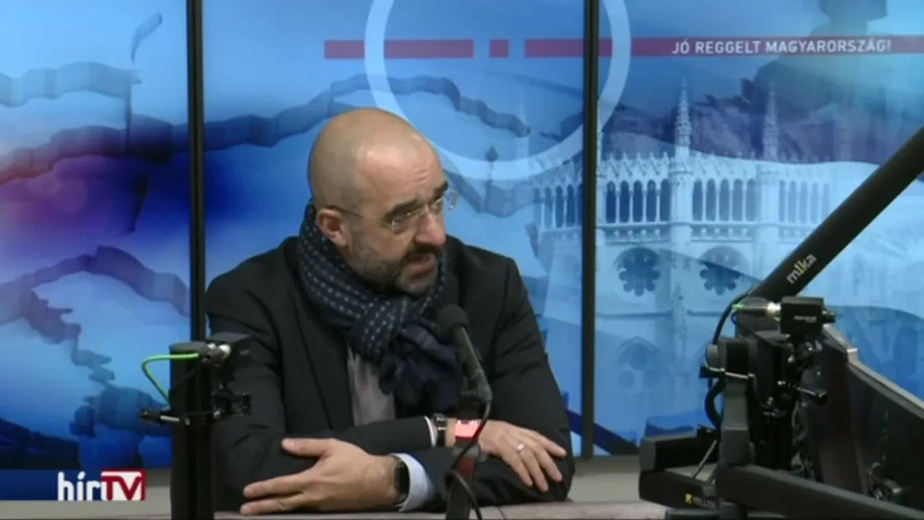 Kovács Zoltán: Felelőtlenség a név nélküli bankkártyák osztogatása