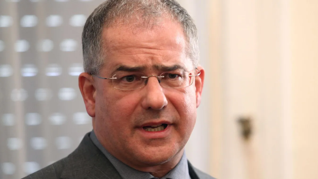 Kósa: egyeztet a kormány a szakszervezetekkel