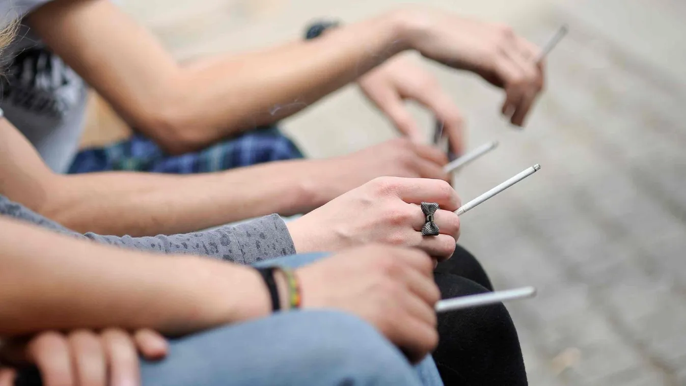 Lázár János a világ első füstmentes országává tenné Magyarországot