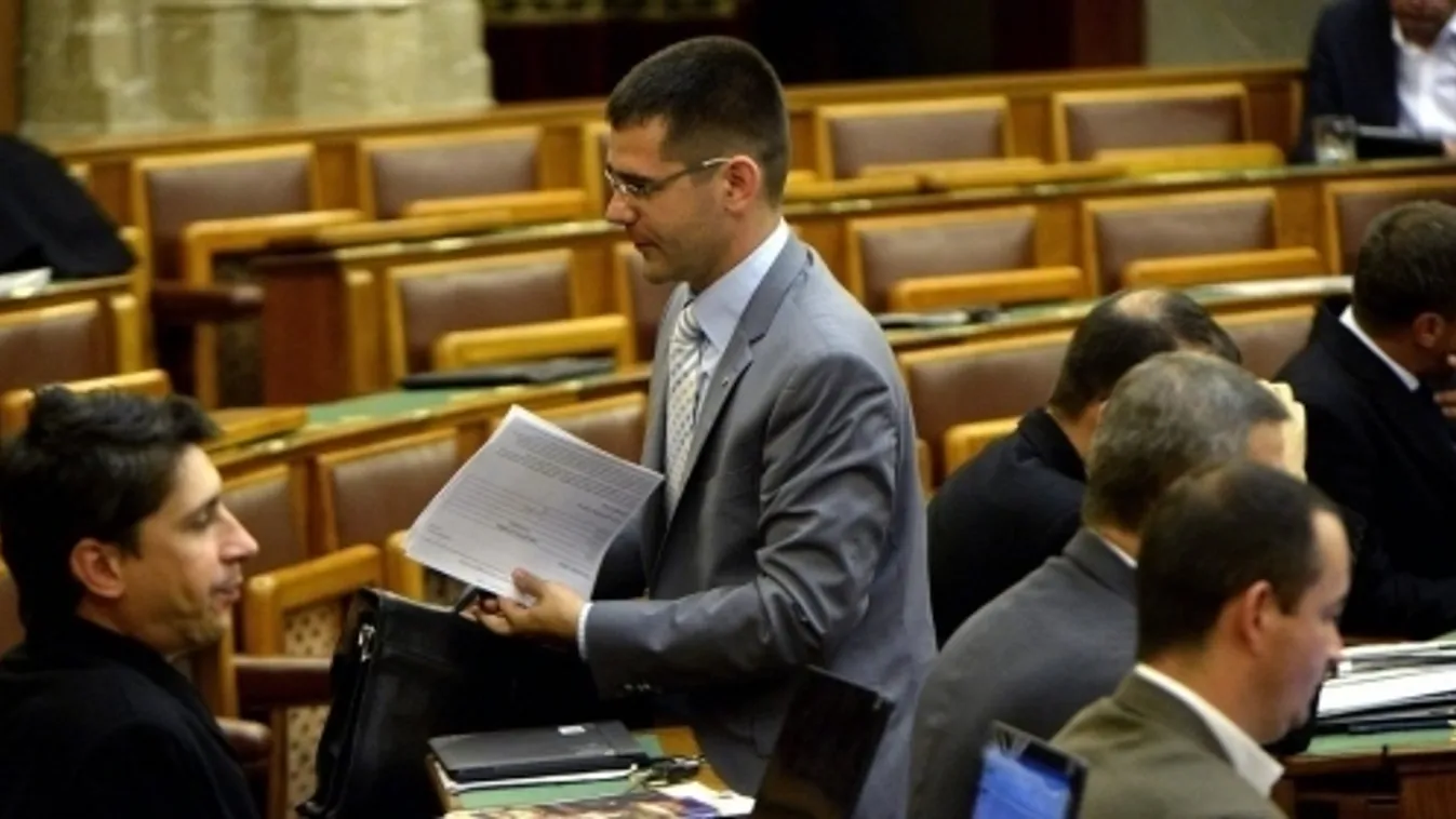 Álszent parasztvakítás Szávay parlamenti lemondása