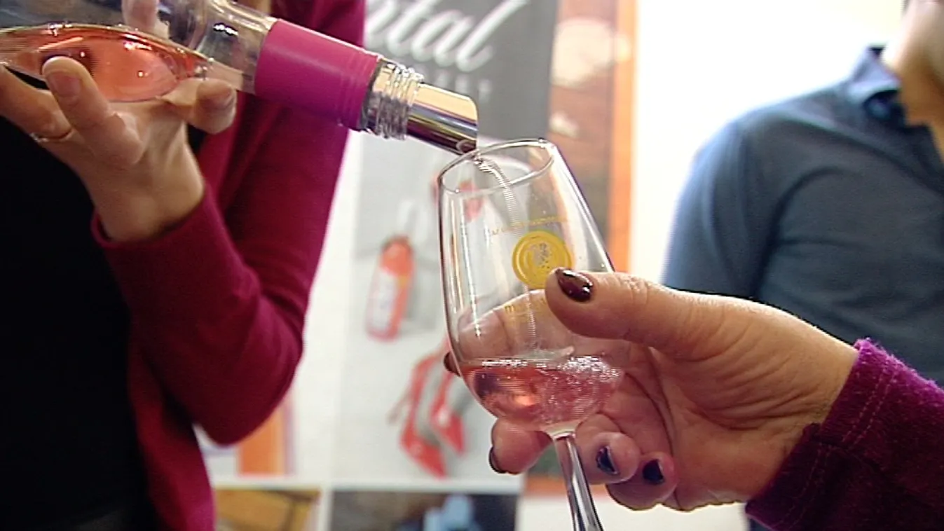 Tengernyi bor és seregnyi fajta sajt várta az ínyenceket