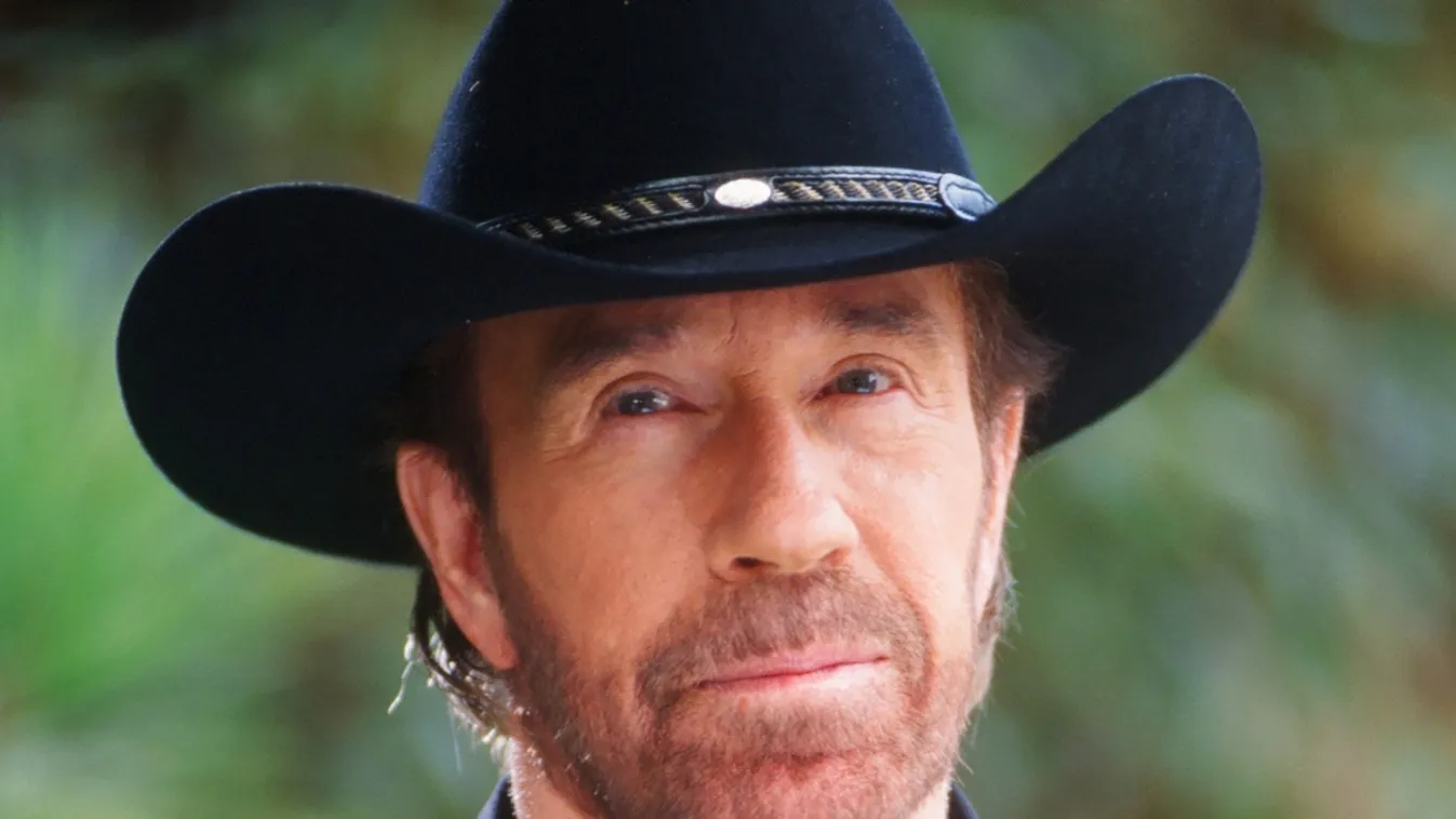 Ha Chuck Norris megkér, hogy adakozz, adakozol