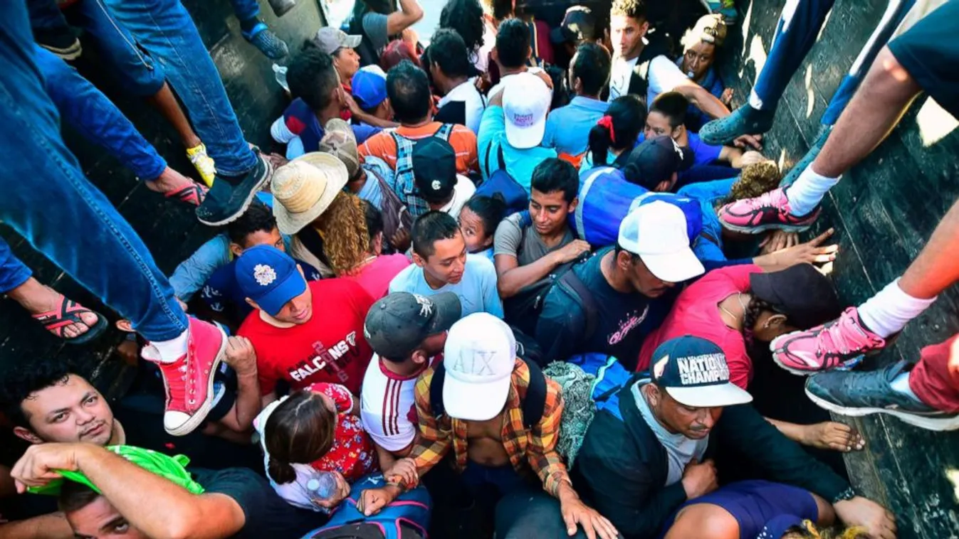 Megnyitották a második menekülttábort a migránskaravánnak