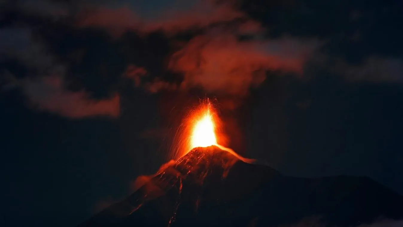 Ezreket evakuáltak a Fuego tűzhányó környékéről