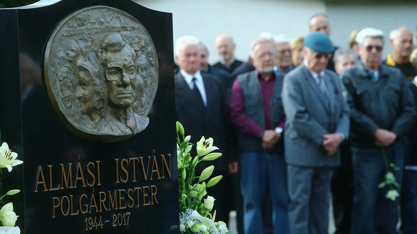 Felavatták Almási István síremlékét