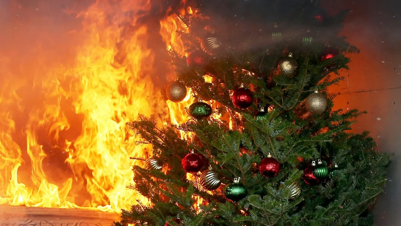 Meghitt gyertyalángból tomboló tűzvész