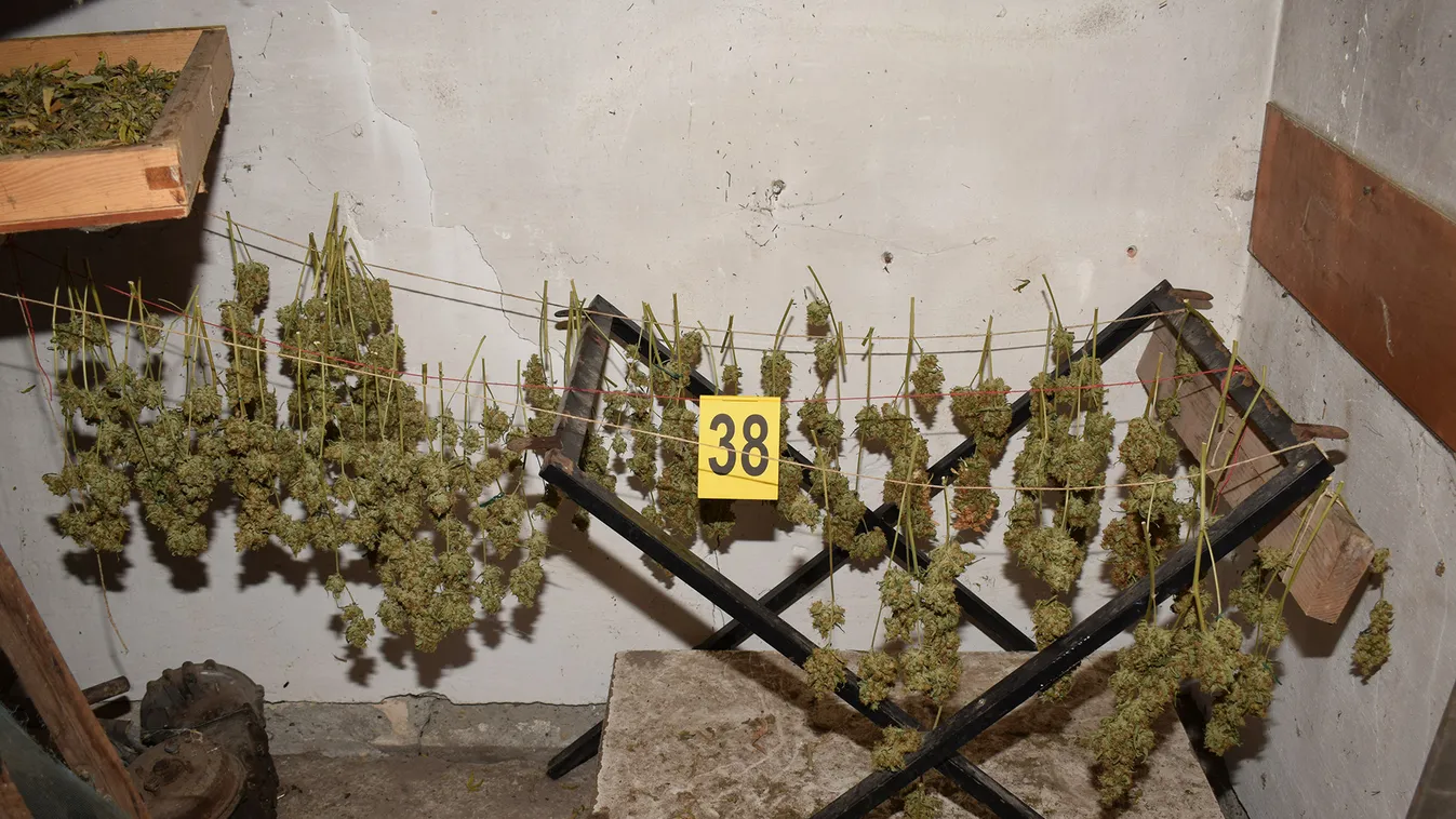 Kábítószer-kereskedők kezén kattant a bilincs