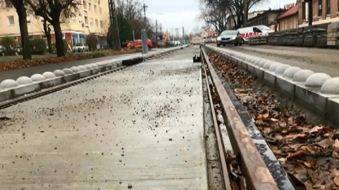 Lázár János hamarosan Orbán Viktort is bevonja