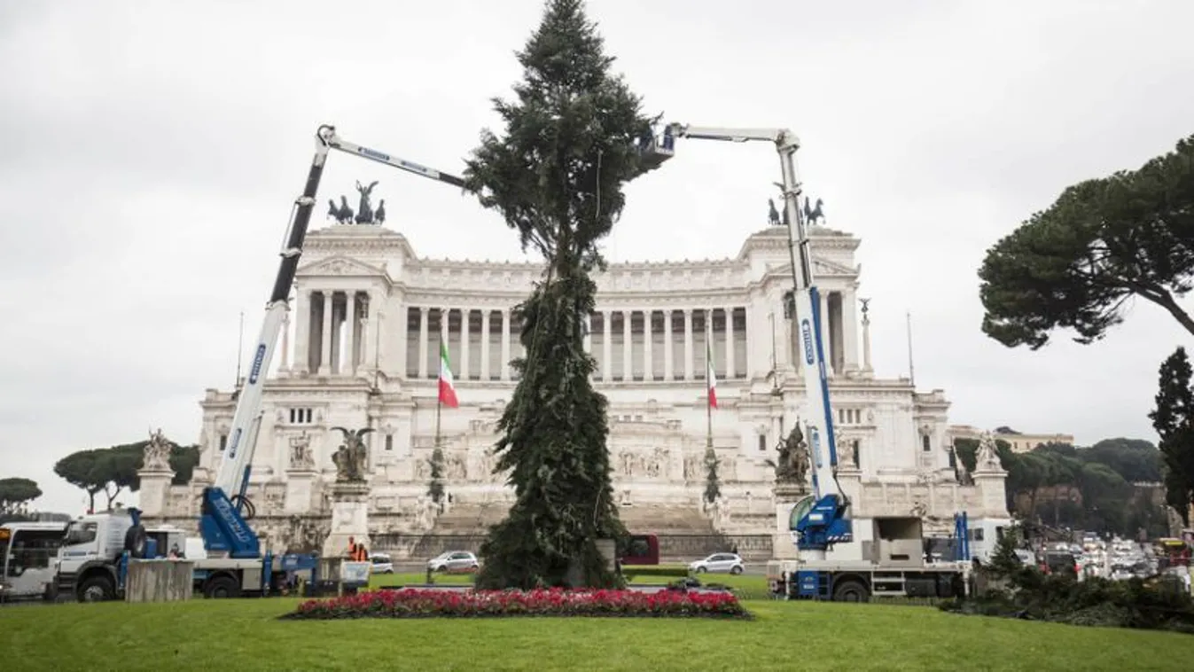 Kopaszka után töröttke ékesíti idén Róma központját