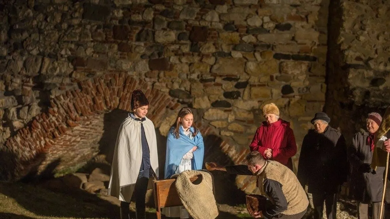 Pásztorok, pásztorok örvendezve sietnek Jézushoz Betlehembe