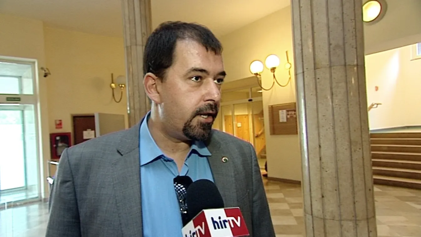 Lemondott a képviselőségről Szávay István