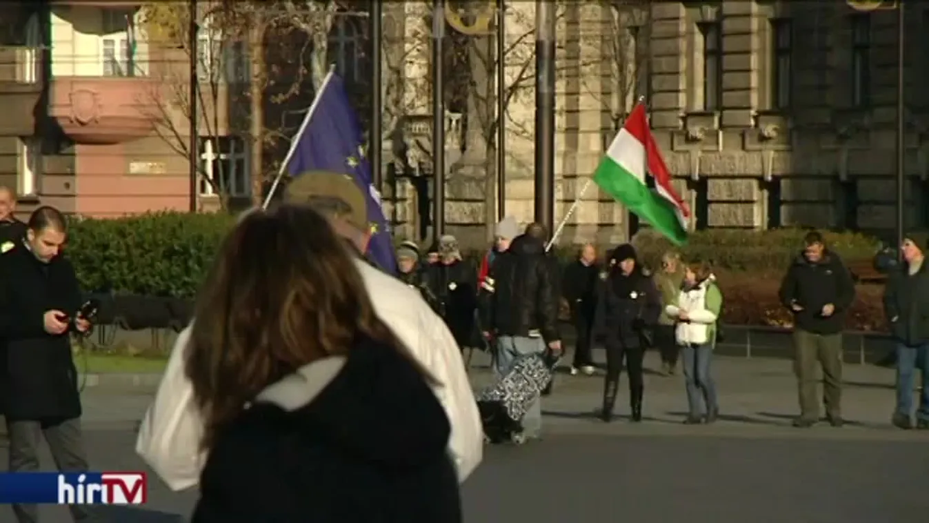 Több ellenzéki képviselő is a Kossuth térre hívta szimpatizánsait