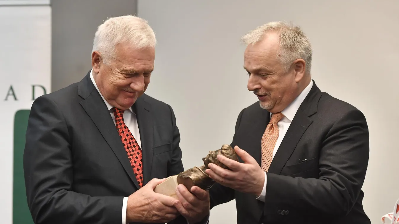 Václav Klaus kapta a Petőfi-díjat
