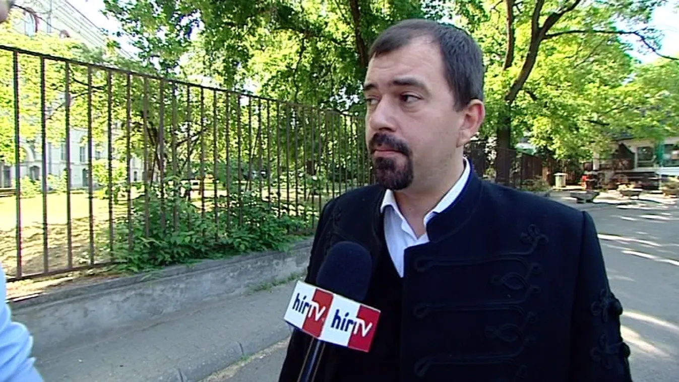 Még nem mondott le, így Szávay ott lehet a szavazáson