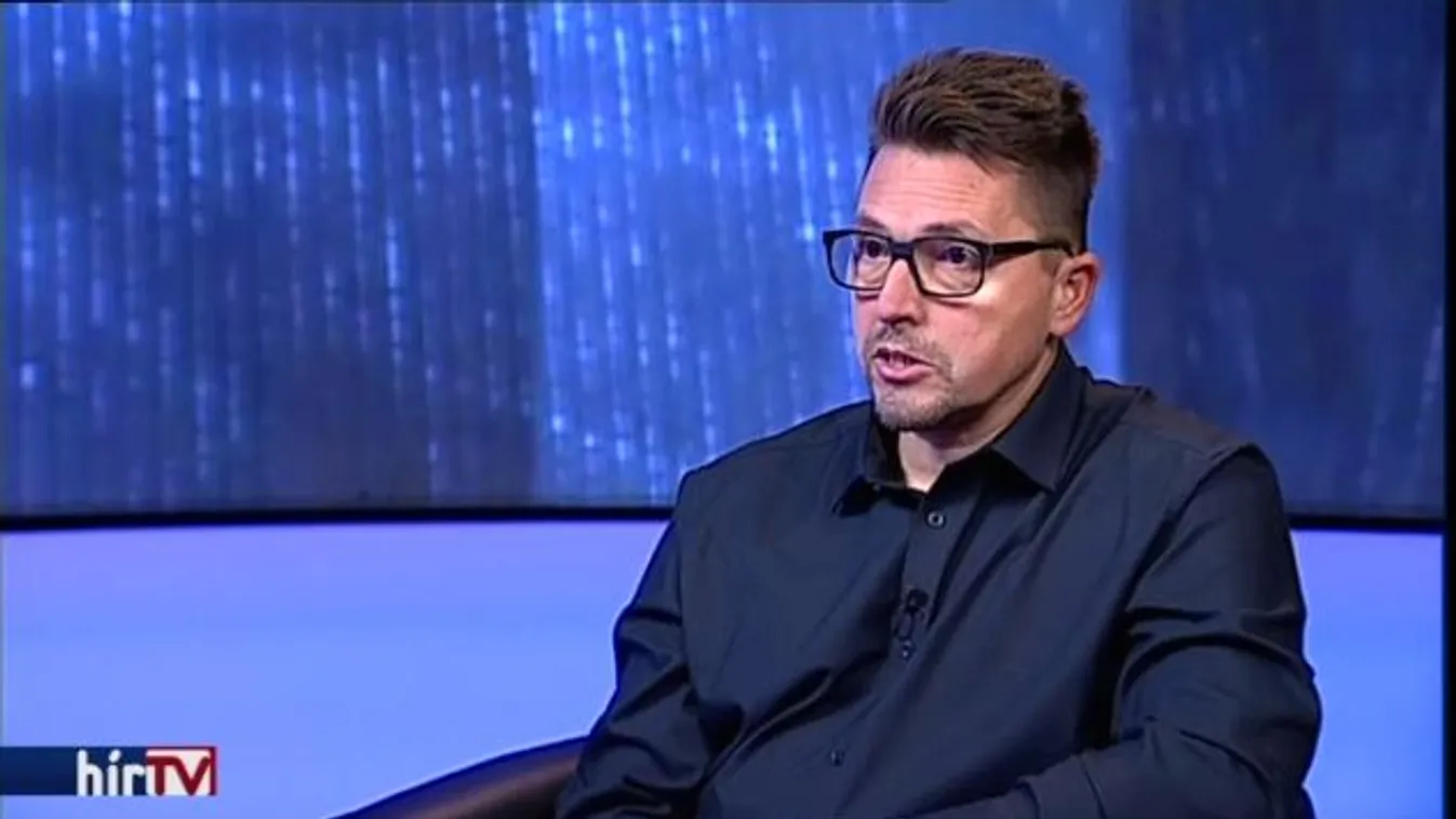 Kovács Ákos kegyelemnek tartja, hogy a közönség a tenyerére vette és viszi