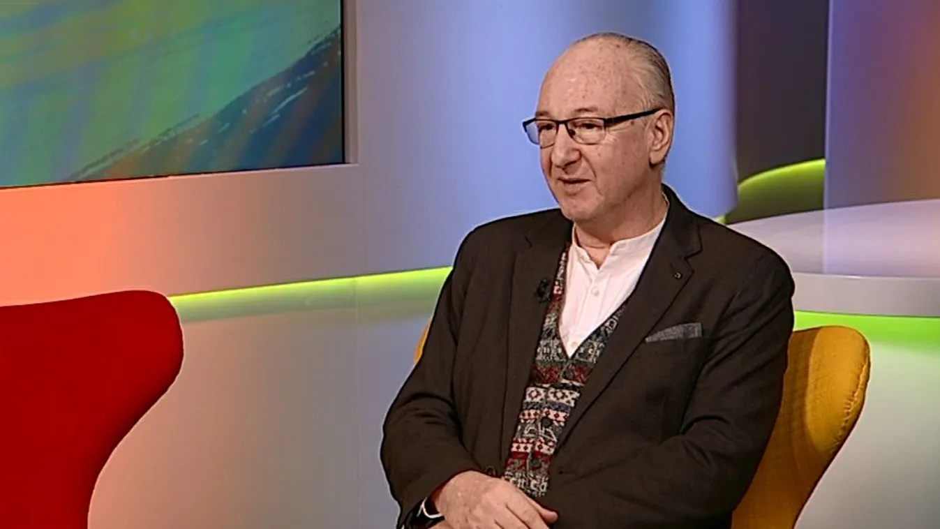 Öt Ádám és öt Éva a színpadon