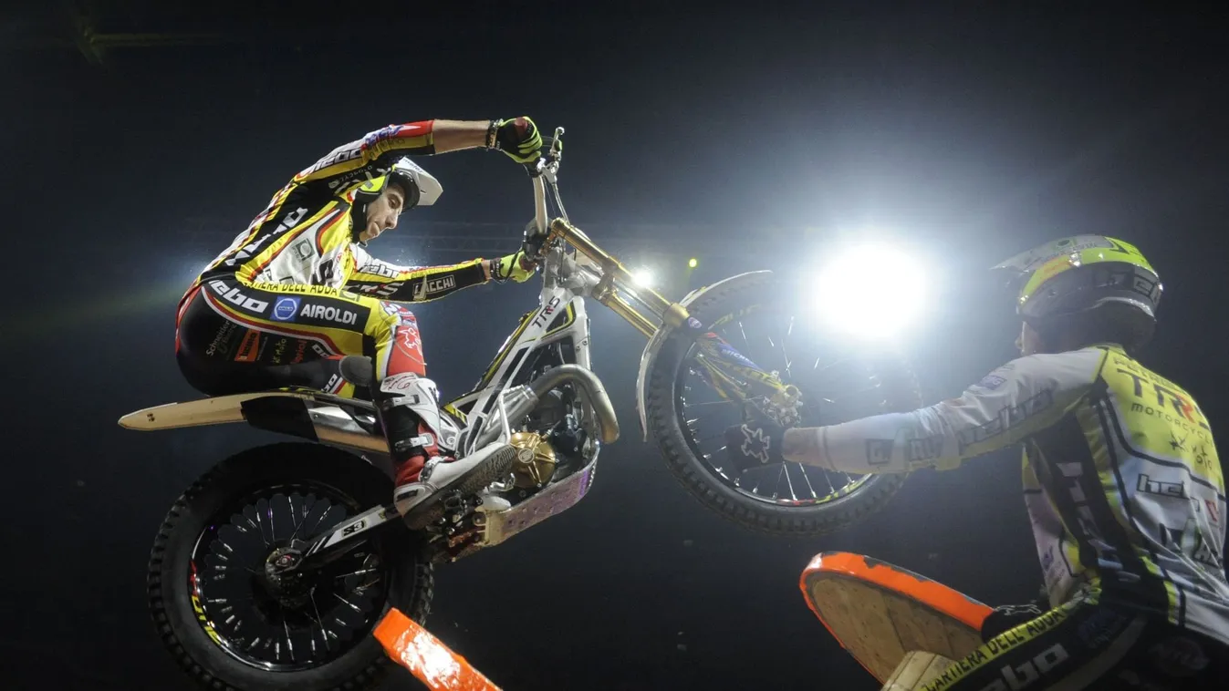 Karácsonyi koncert, X trial és Kéknyúl