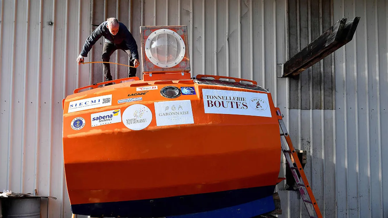 Kanári szigetektől a karib térségbe hánykolódik a barkácsolt hordóban