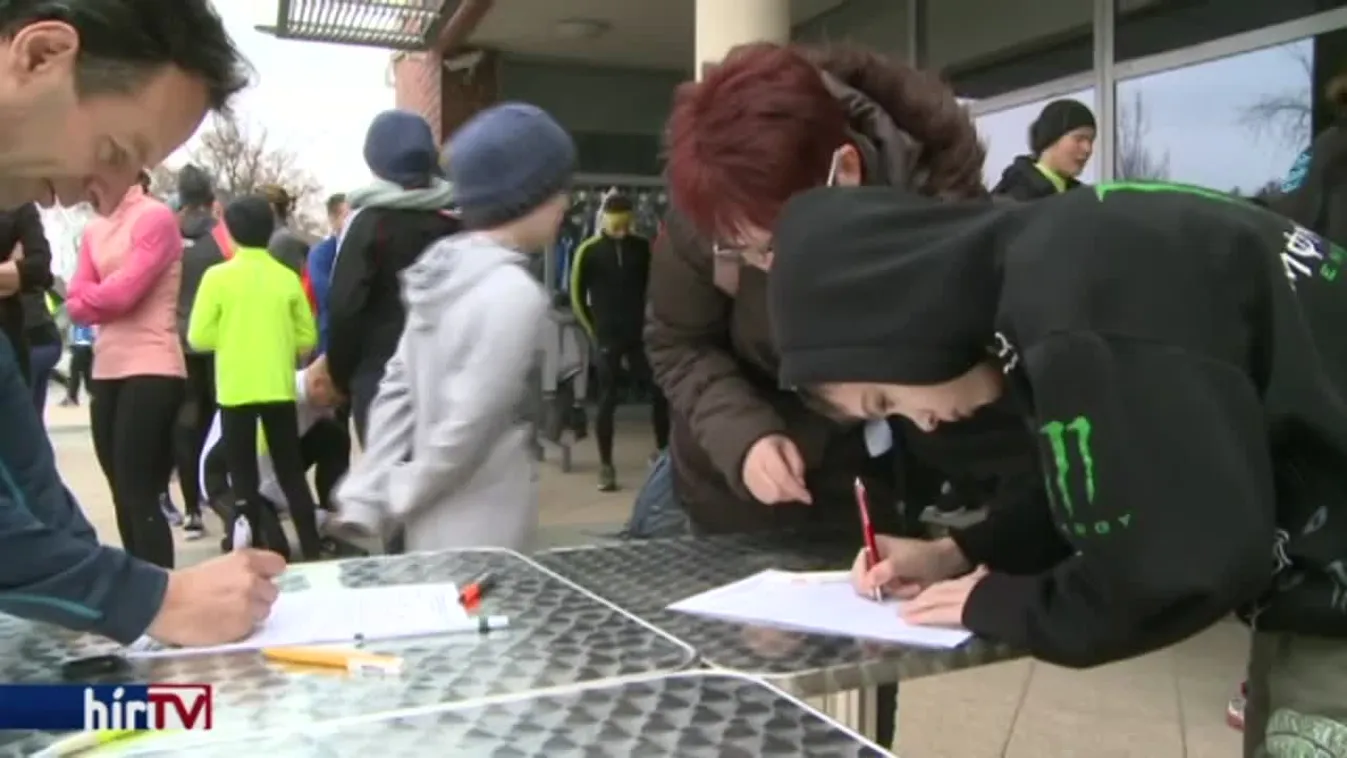 Egy-egy tálca sütemény és pezsgő fejében bárki rajthoz állhatott