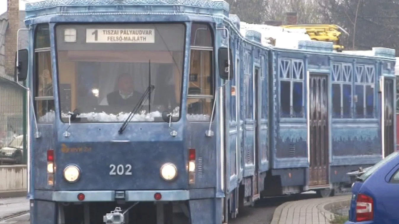 Kívülről havas táj, belülről jégpalota