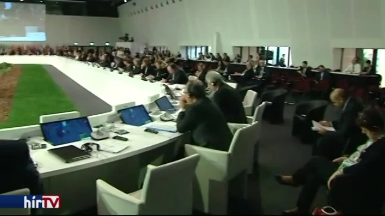 Szijjártó: Biztonsági kockázatot jelent a migrációs csomag elfogadása