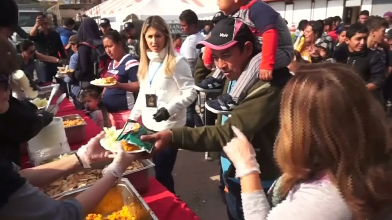 Hatalmas kondérban főt a spanyol paella