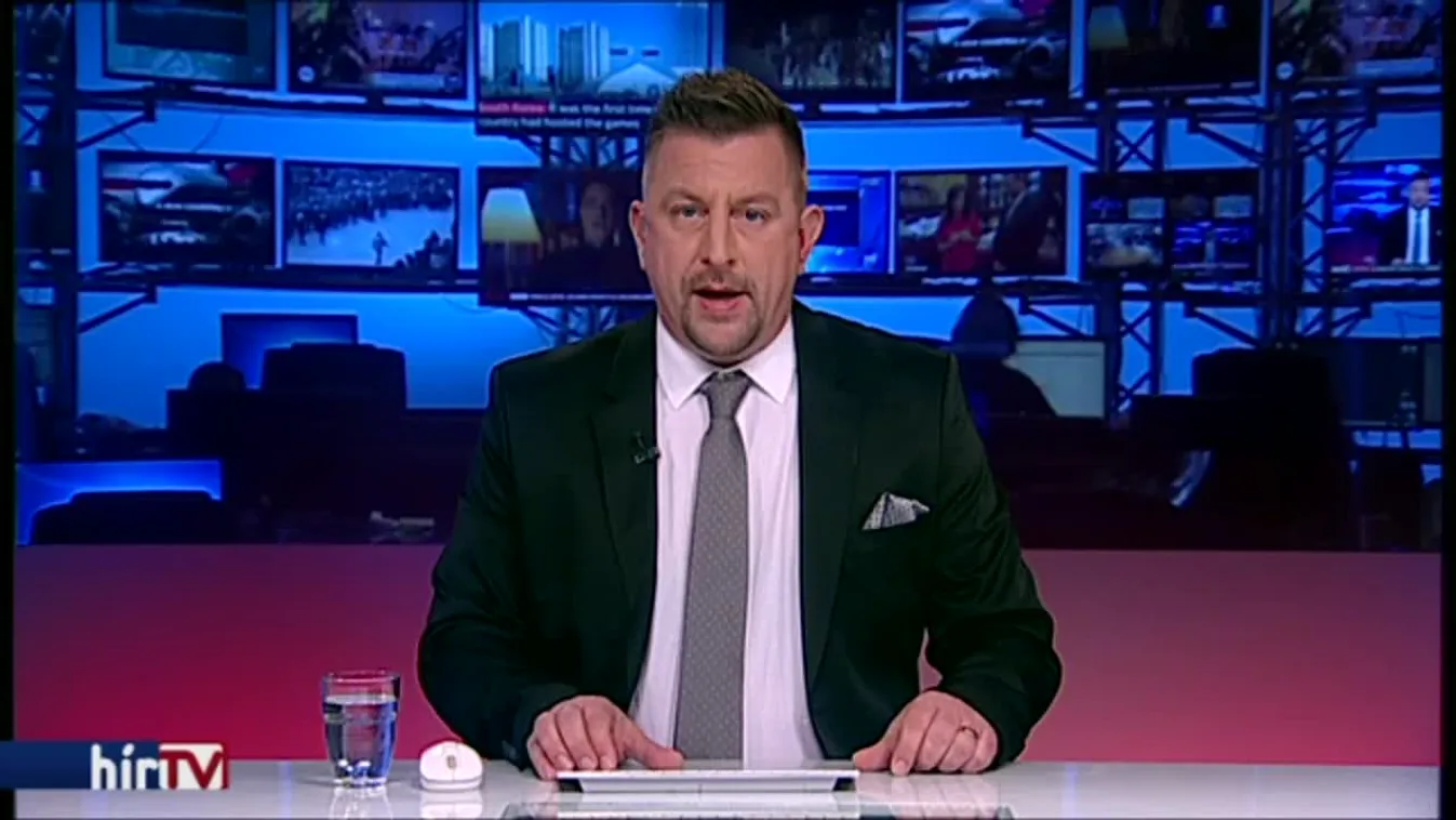 Hatalmas kondérban főt a spanyol paella