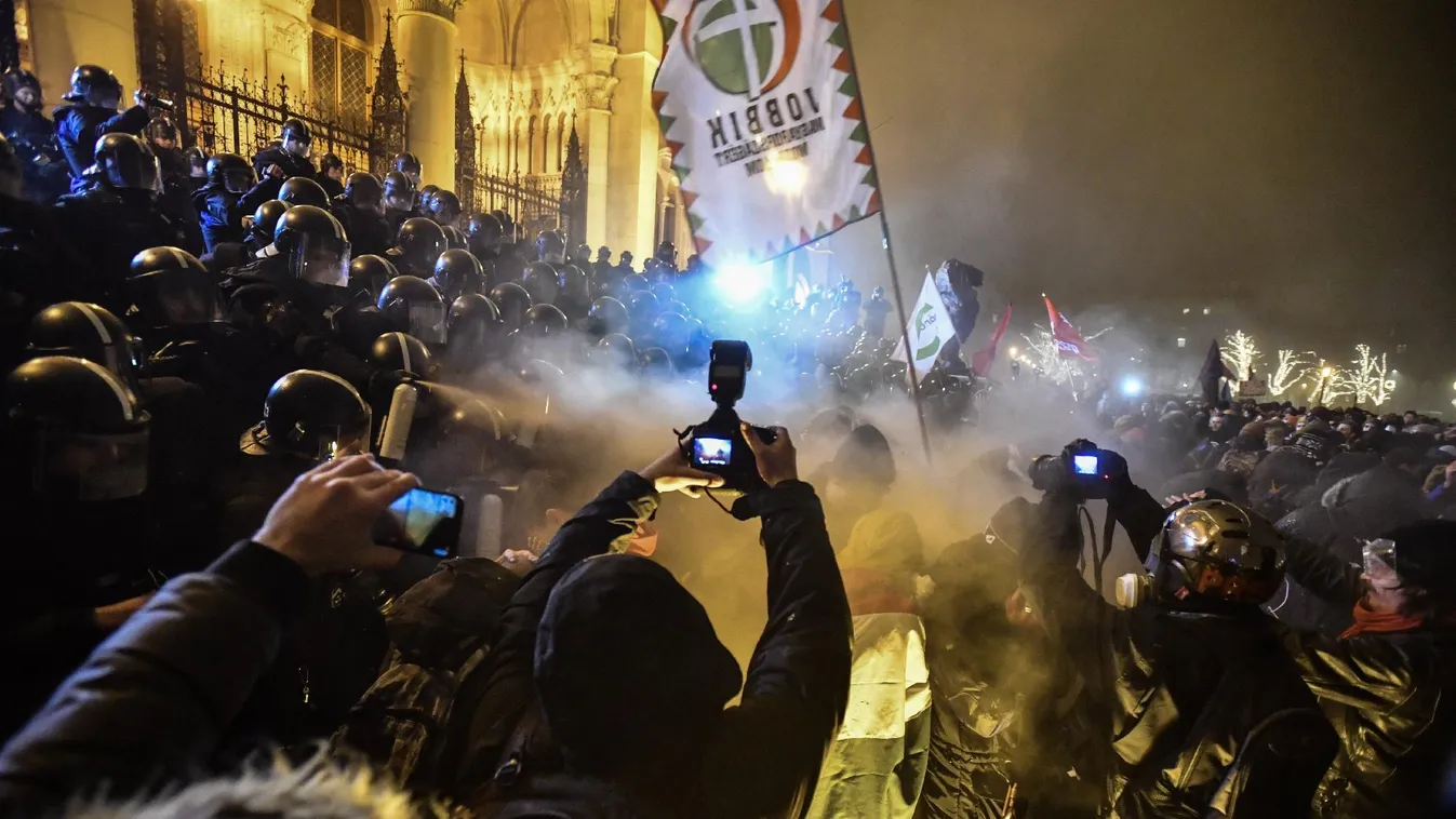 Drog, autólopás – ezek is az agresszív tüntetők „számláin”