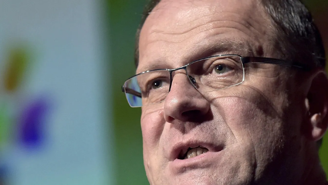 Navracsics Tibor szerint csúszik az új EU-s költségvetés