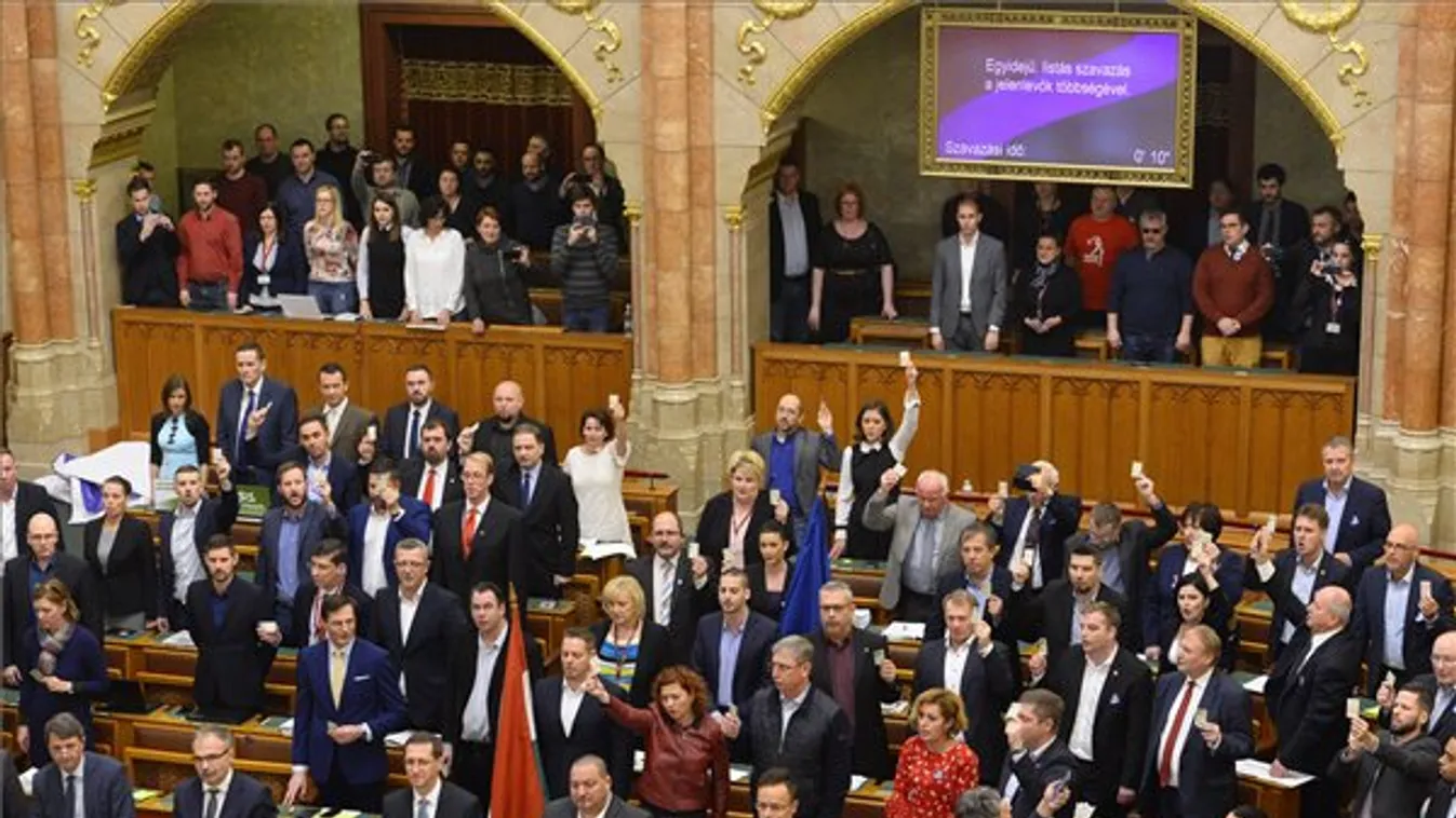 A megkérdezettek kétharmada elutasítja az ellenzék botránypolitizálását