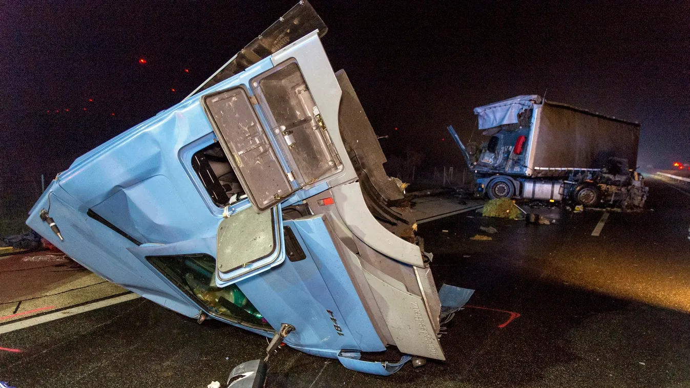 Kamion és busz ütközött az M1-esen