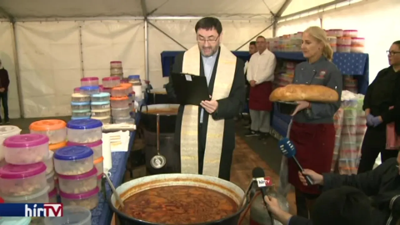 Kígyózott a sor a halászléért