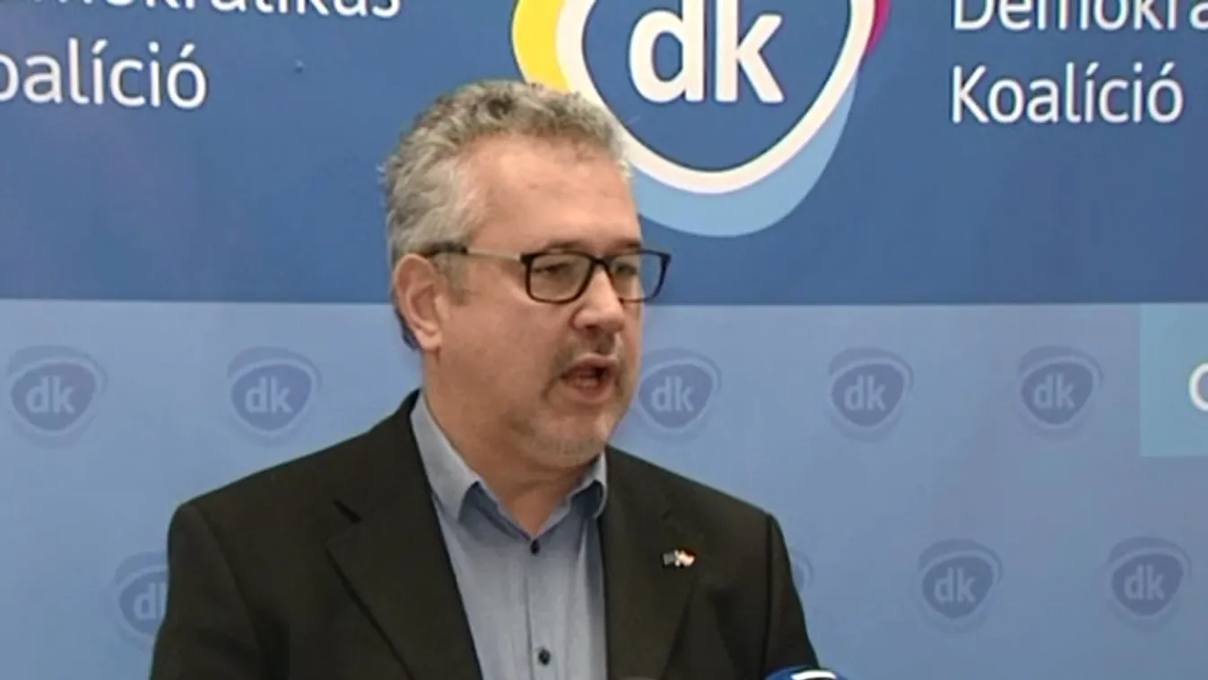 A DK elnapolná a szavazást, a Fidesz a szocialistákat szembesítette