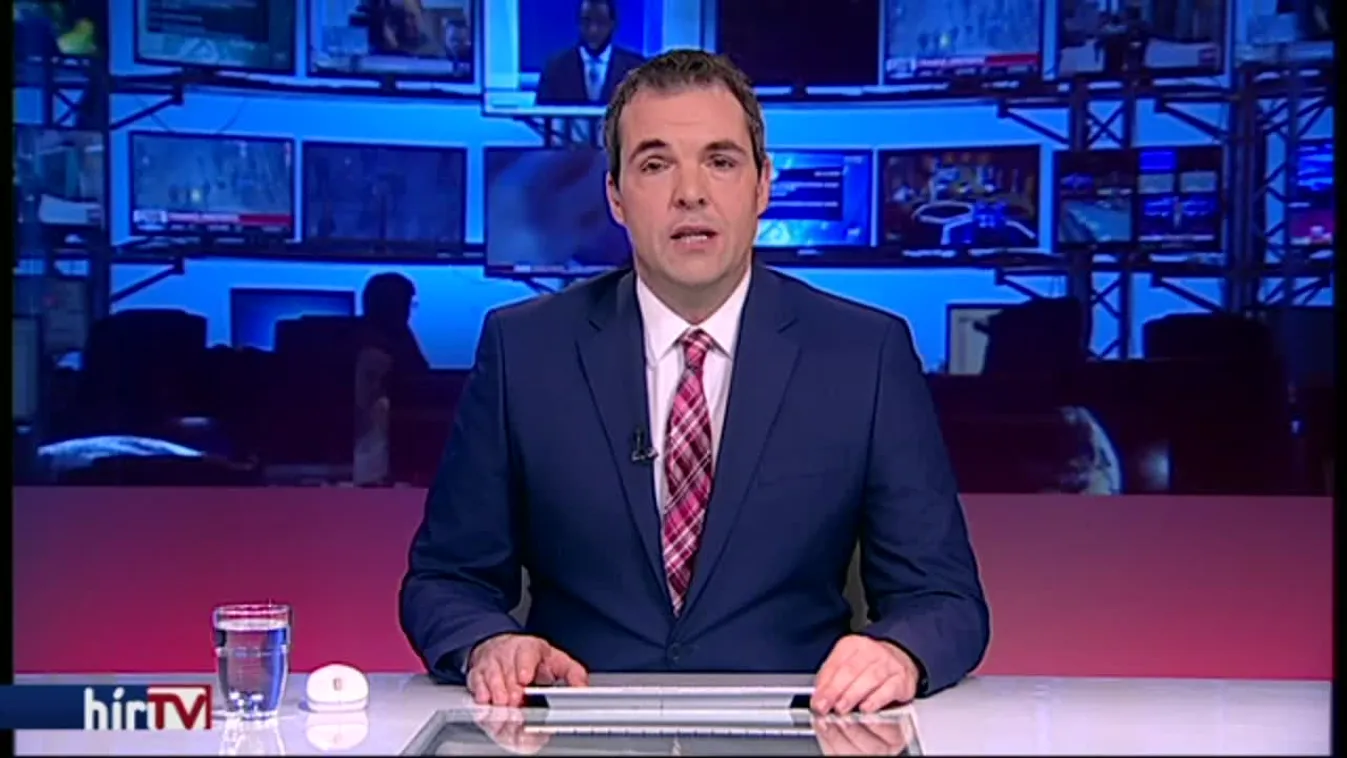 Gördeszkával siklatták ki a villamos a Széll Kálmán téren