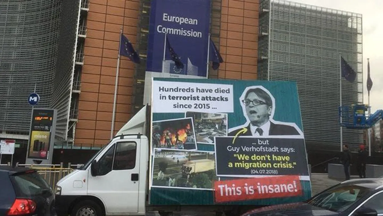 Már Brüsszel utcáit járja a kormány teherautója