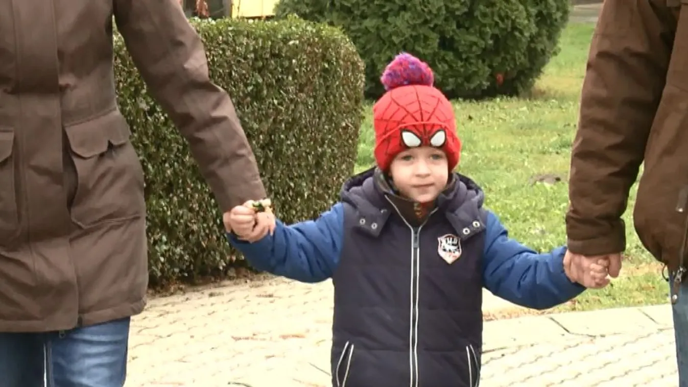 Egyedülálló családtámogatási modell, gyermekek után jár prémium