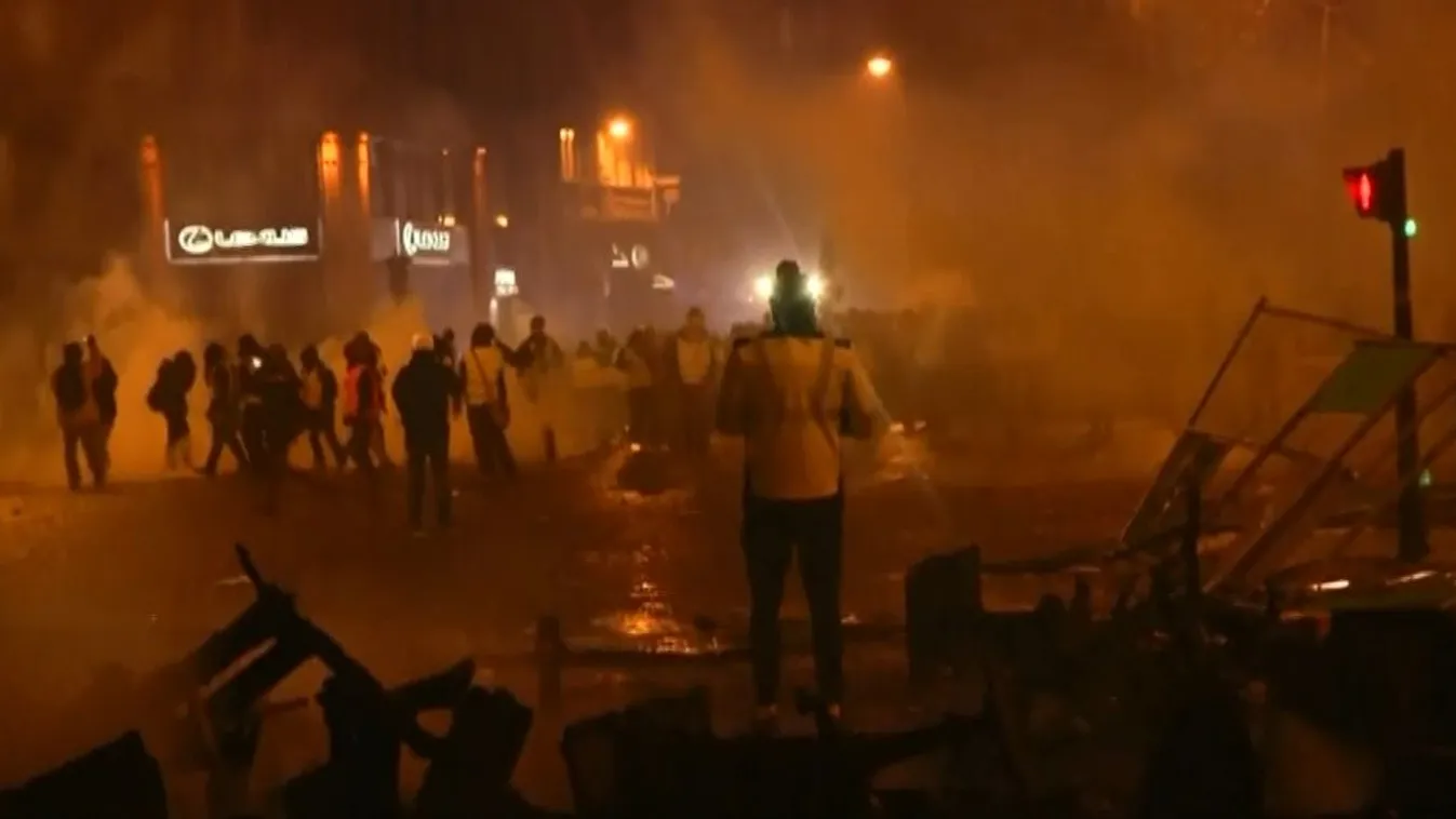 Kilencvenezer rendőr készültségben, Macron a miniszterelnököt is beáldozhatja