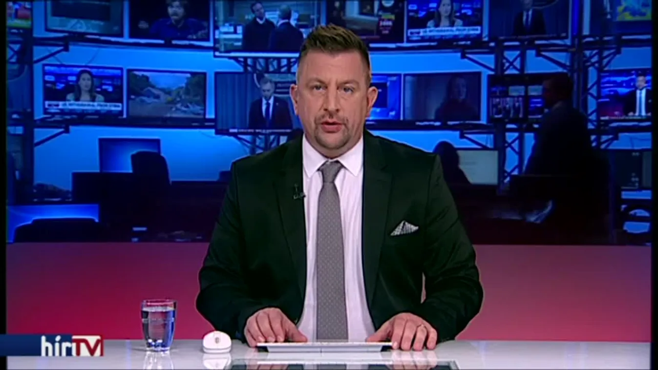 A védelmi miniszter lemondólevelében még odaszúrt az elnöknek