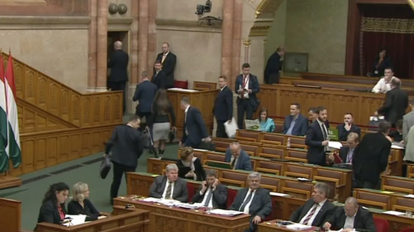 Szétfütyülte, kiabálta a parlamenti ülést az ellenzék