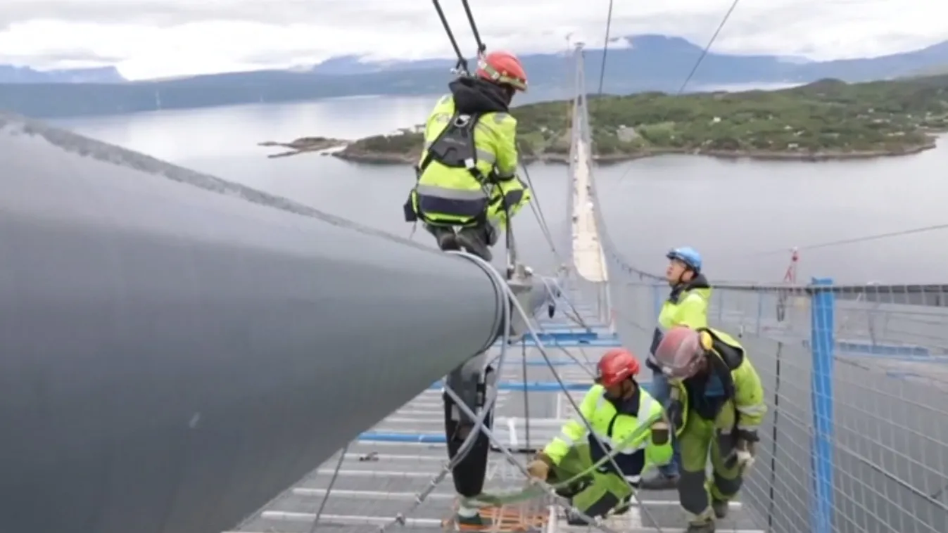 Átadták az északi sarkkör leghosszabb függőhídját