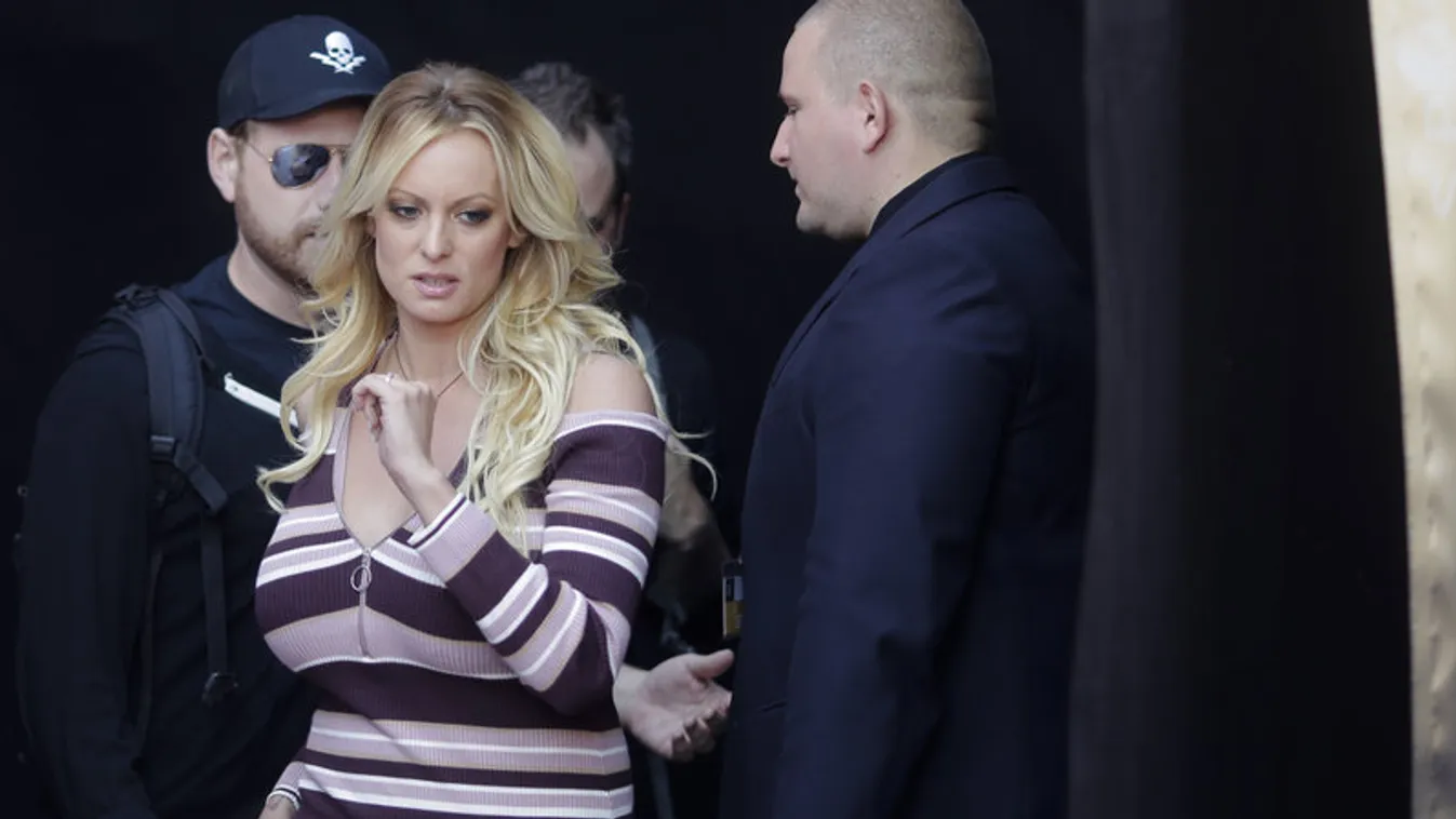 Stormy Daniels hátán csattant az ostor
